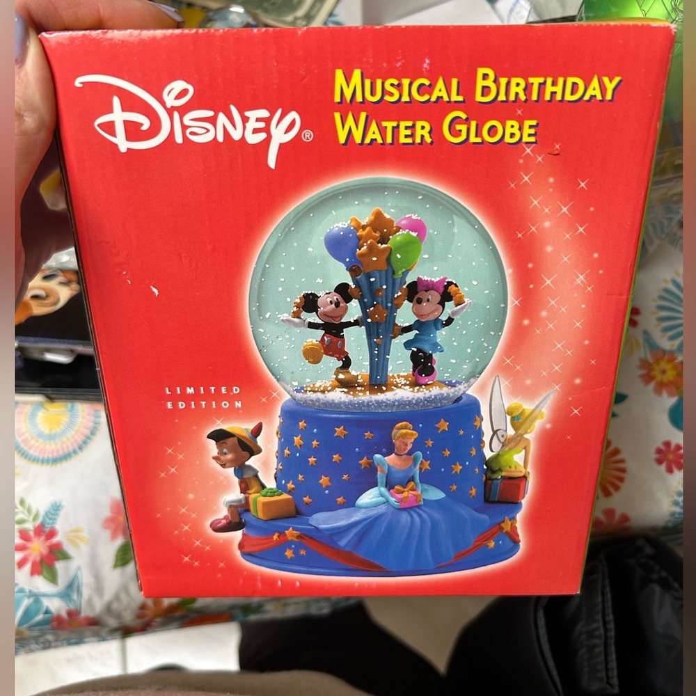 (NIB) Disney musical birthday globe